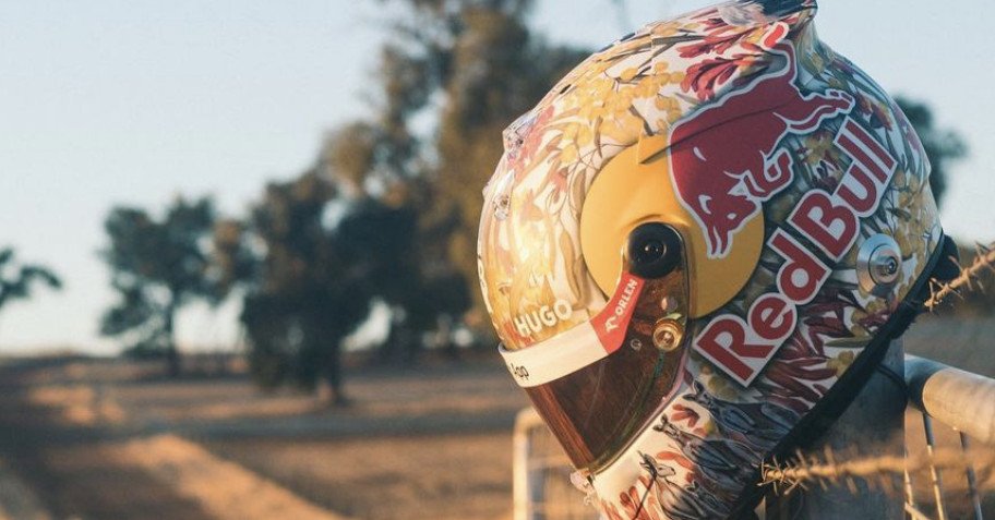 Daniel Ricciardo partage un casque caritatif spécial pour le Grand Prix d'Australie de F1