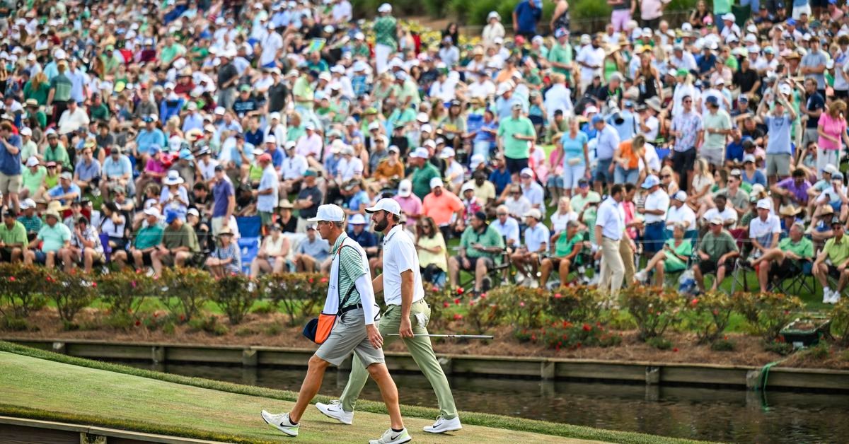 Les fans de golf s’entassent sur Chris DiMarco au milieu des avides champions du PGA Tour