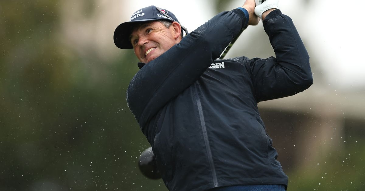 Padraig Harrington combat la pluie pour prendre la tête des champions du PGA Tour