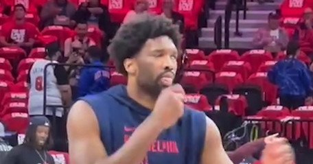 Joel Embiid établit un nouveau record des séries éliminatoires de la NBA malgré la lutte contre la paralysie de Bell