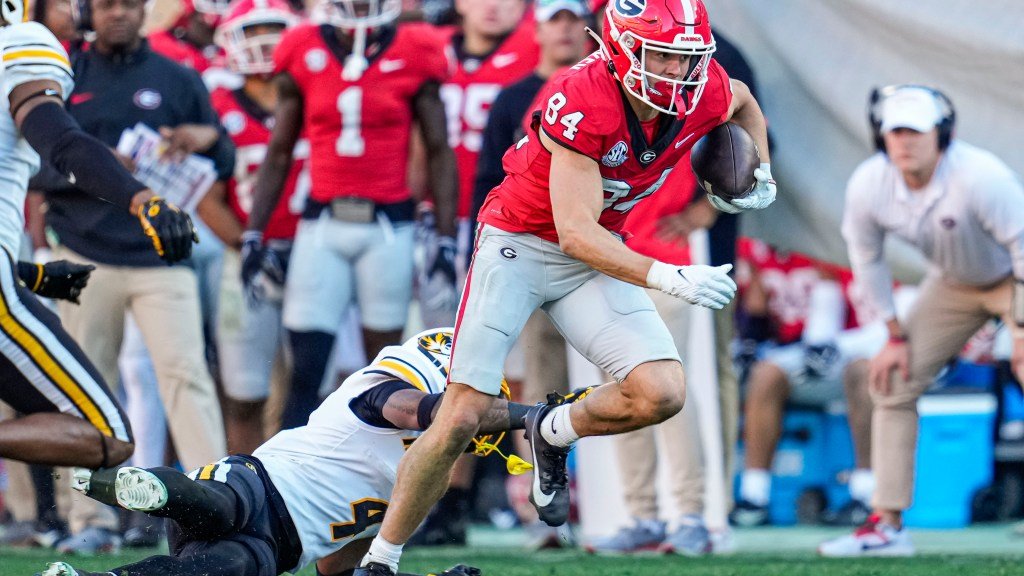 Les Chargers de Los Angeles sélectionnent Georgia WR Ladd McConkey.  Note : A