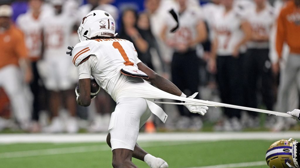 Les Chiefs de Kansas City sélectionnent le Texas WR Xavier Worthy.  Note : A+