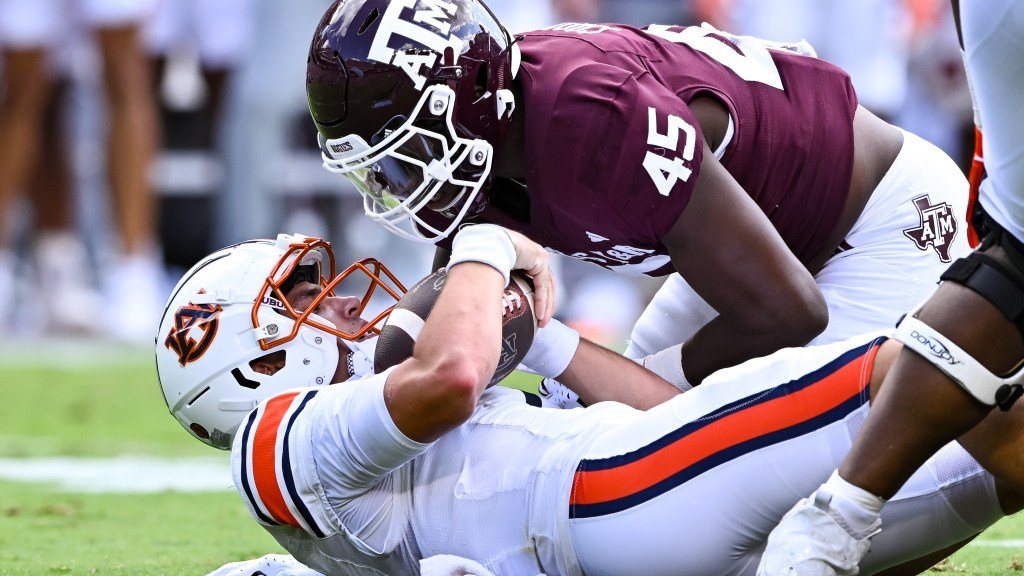 "Les Packers de Green Bay sélectionnent Texas A&M LB Edgerrin Cooper".  Note : A+