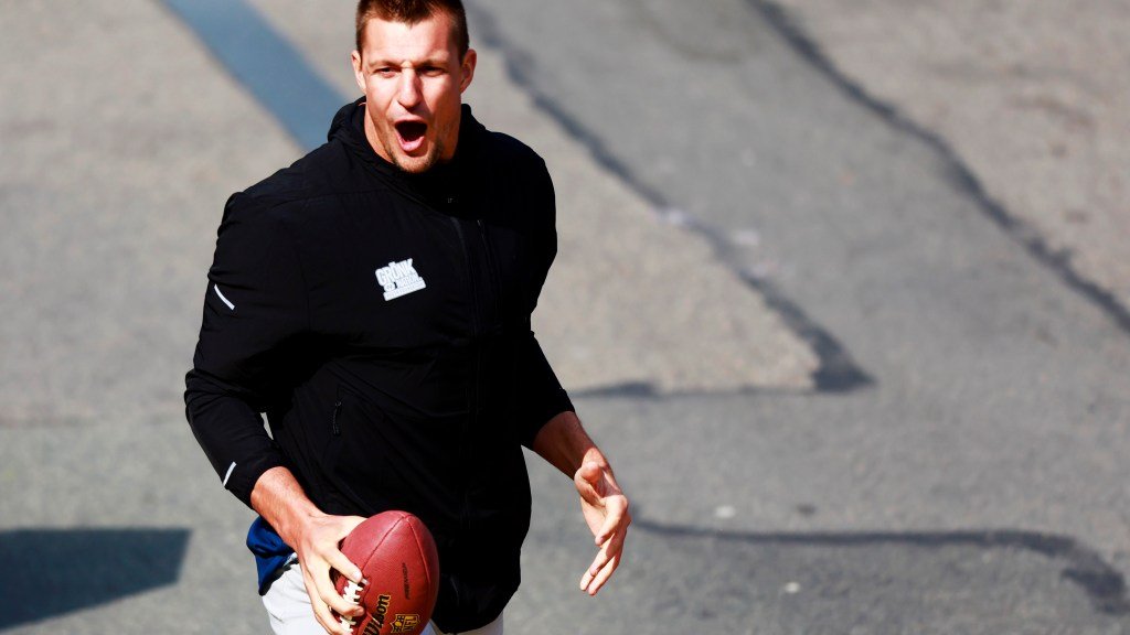 Rob Gronkowski a ravi les fans du Patriots' Day à Fenway