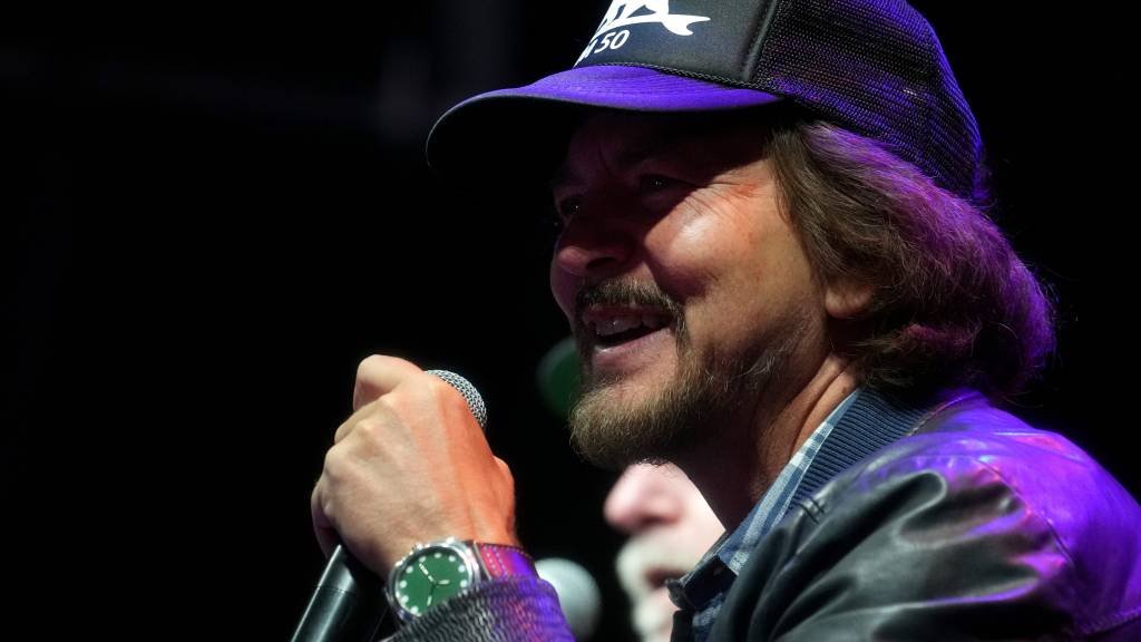 Ajoutez Eddie Vedder de Pearl Jam à ceux offensés par Harrison Butker