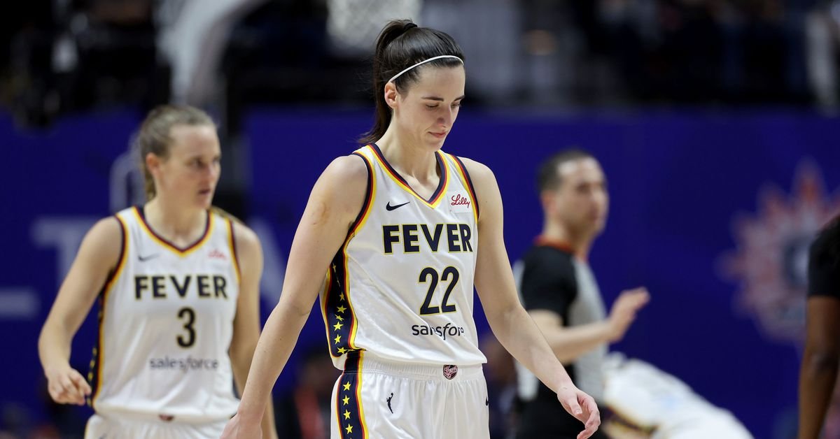 Caitlin Clark a montré des éclairs à la fois de célébrité et de lutte lors de ses débuts en WNBA