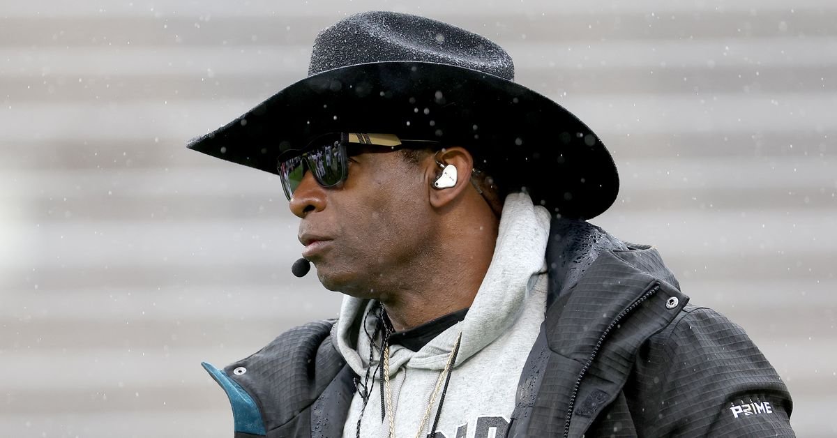 Deion Sanders doit arrêter de tweeter avant que le football du Colorado ne devienne encore plus compliqué