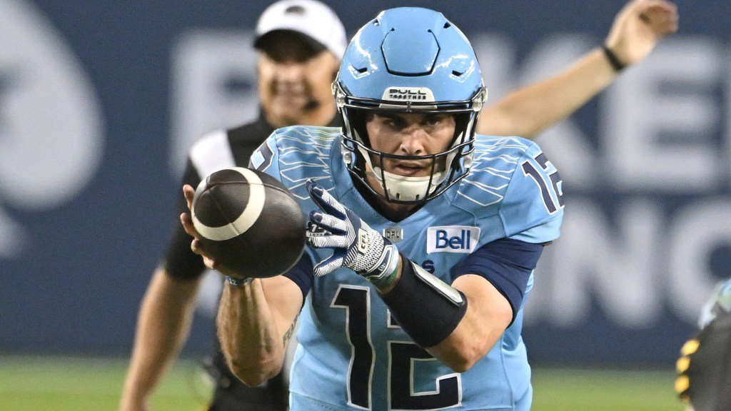 La LCF suspend le quart des Argos Chad Kelly pour au moins neuf matchs