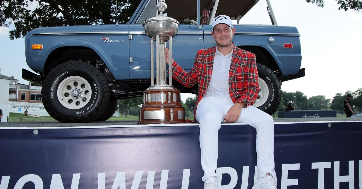 Le vainqueur du Charles Schwab Challenge remporte un superbe hot rod rétro