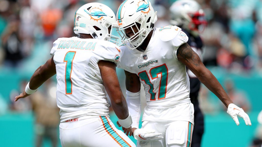 Les Dolphins veulent prolonger Tua Tagovailoa avant Jaylen Waddle