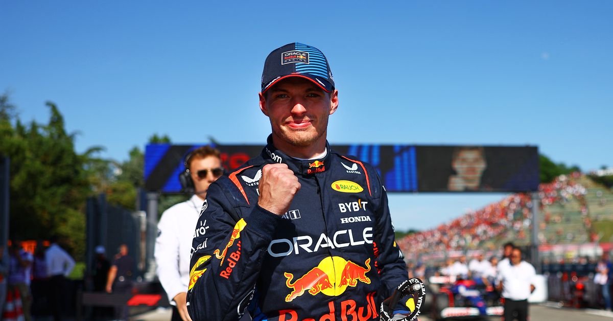 Max Verstappen répond à l'appel lors des qualifications du Grand Prix F1 d'Émilie-Romagne