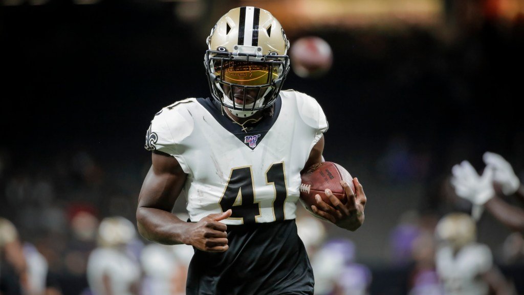 Alvin Kamara quitte le minicamp des Saints plus tôt en raison d'un différend contractuel