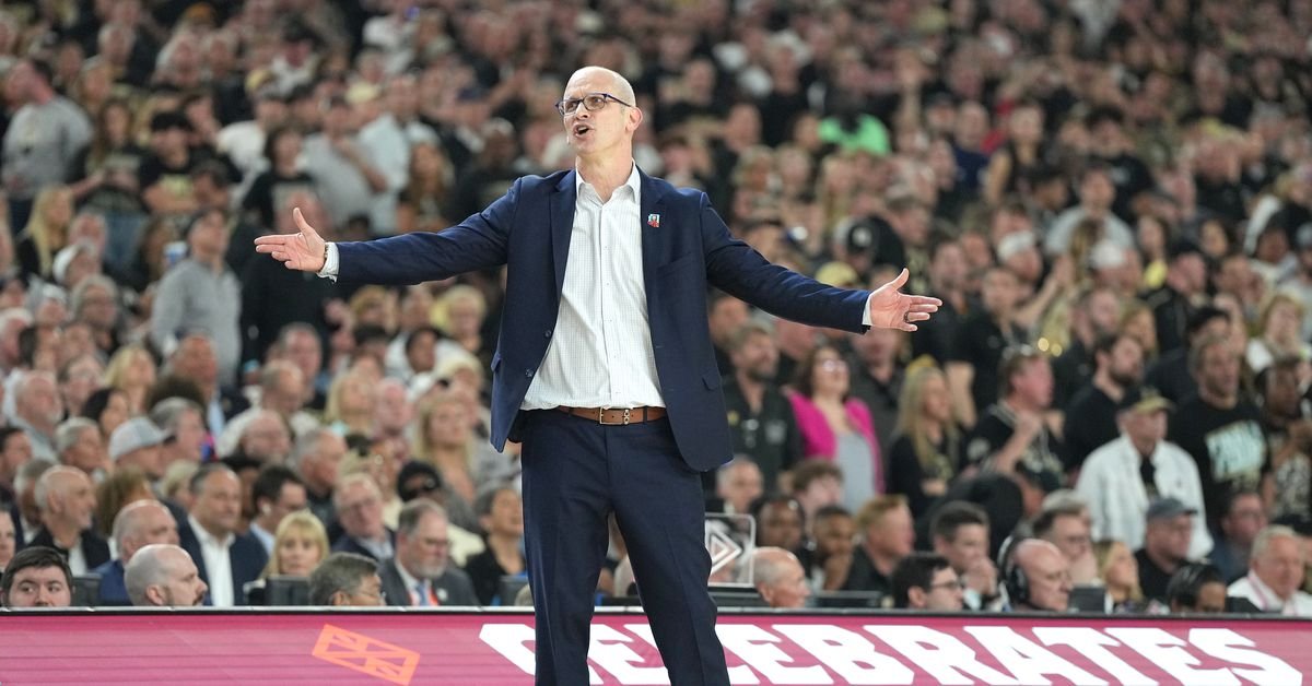 Dan Hurley refuse l'offre de 70 millions de dollars des Lakers pour rester à UConn, selon le rapport