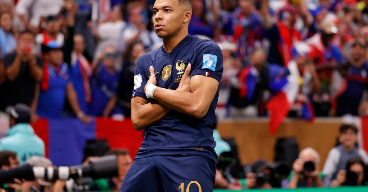 Kylian Mbappe rejoint officiellement le Real Madrid avec un message de bienvenue et une vidéo d'équipe