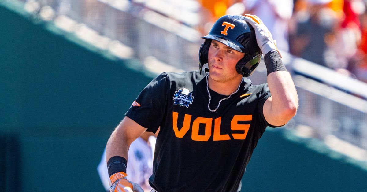 Men's College World Series : Dylan Dreiling et Cal Stark maintiennent le Tennessee en vie