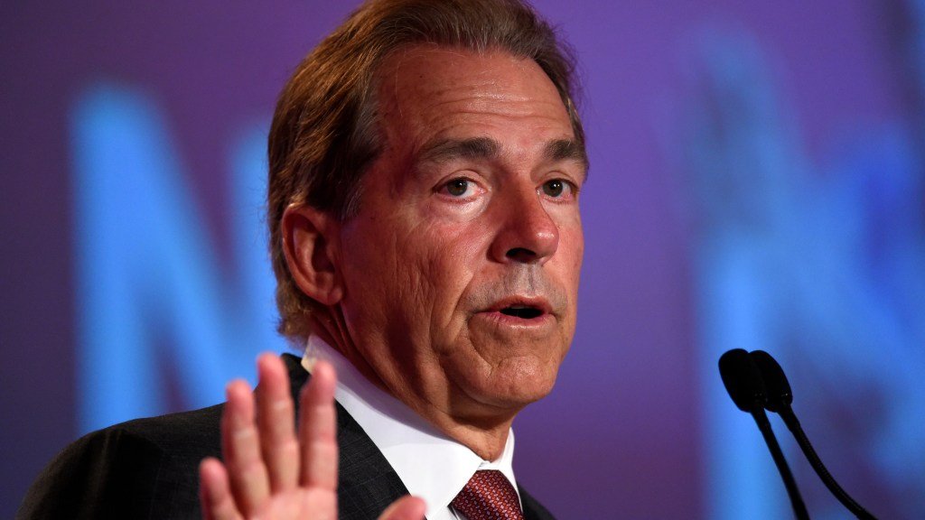 Nick Saban sera honoré par l'Alabama lorsque le Tide jouera le 7 septembre