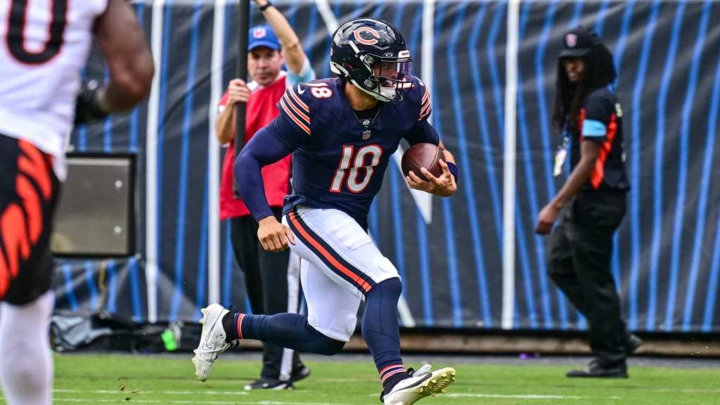 Bears Reddy Steward effectue une interception contre les Chiefs