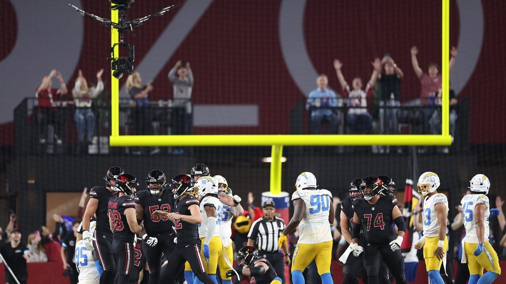 Chad Ryland marque un panier et les Cardinals battent les Chargers