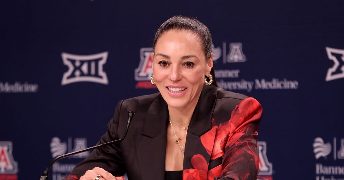 Adia Barnes quitte l'Arizona pour SMU, marquant le plus grand changement d'entraîneur dans le basket-ball féminin cette saison